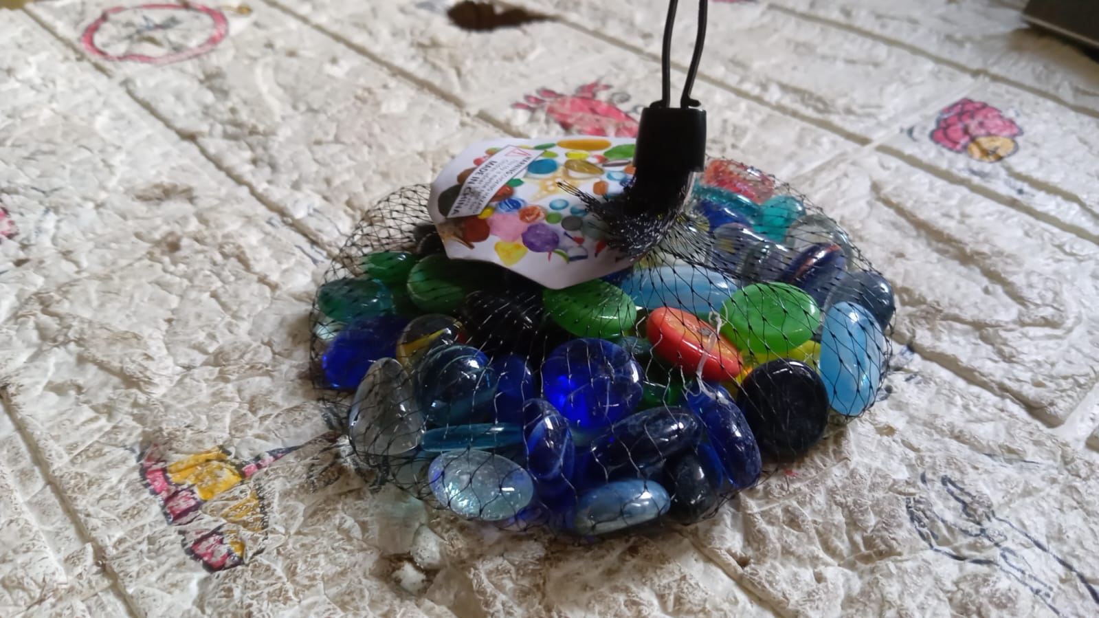 Multi-Color Decorative Stone for Garden / Lawn / Aquarium Fish Tank Gravel / Flower Pots Decoration Pebbles for Fish Bowl & All Purpose Attractive Stone Set Multi-Color Decorative Stone for Garden / Lawn / Aquarium Fish Tank Gravel / Flower Pots Decoration Pebbles for Fish Bowl & All Purpose Attractive Stone Set